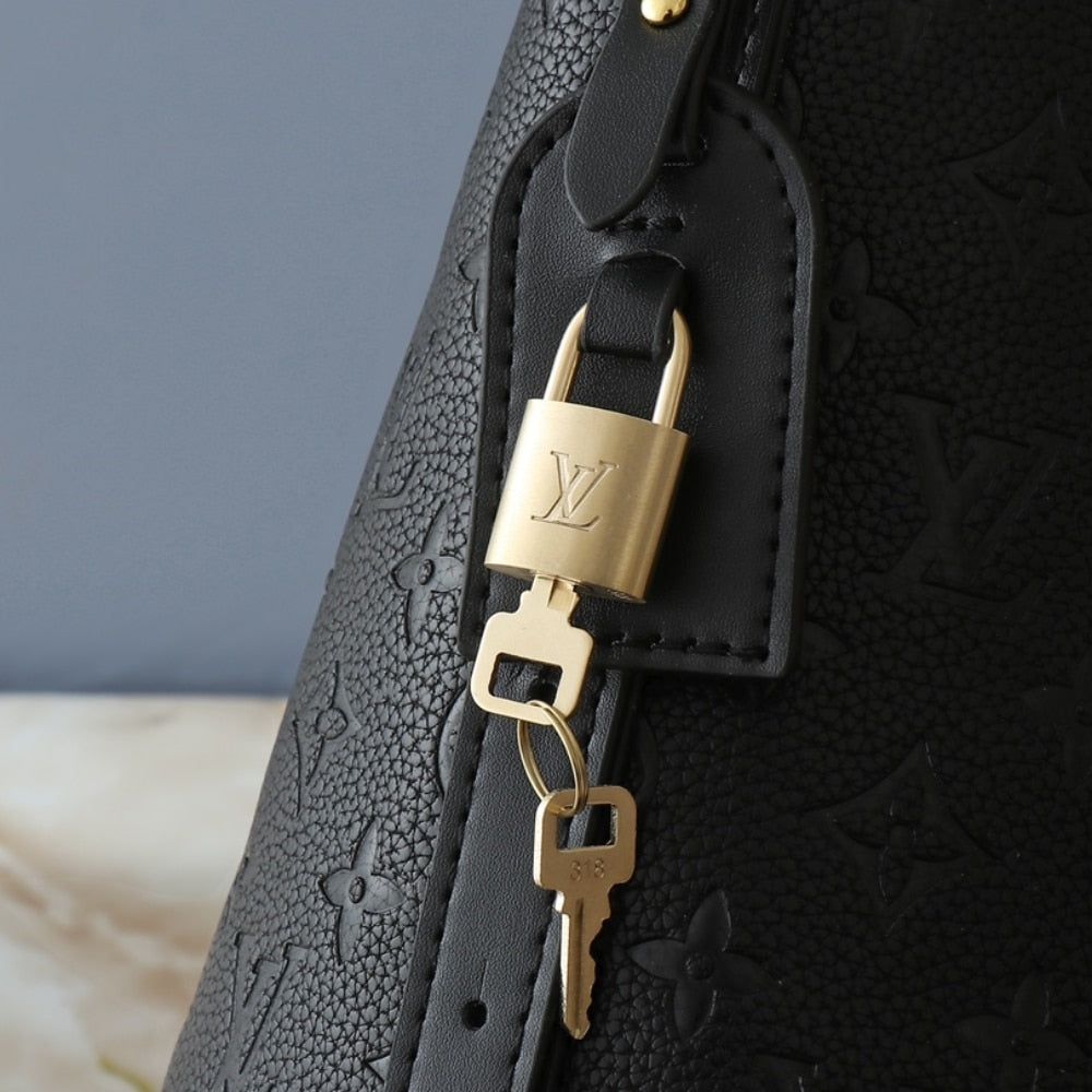 LV ALL IN GM BLACK 30CM M13044
