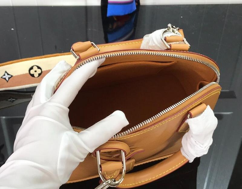 Luxe Touch Bags
- LTB Bags - 2435