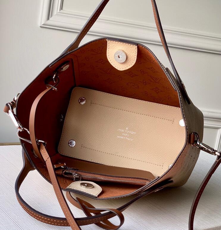 Luxe Touch Bags
- LTB Bags - 2974