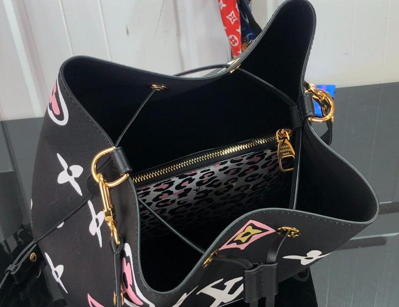 Luxe Touch Bags
- LTB Bags - 2358