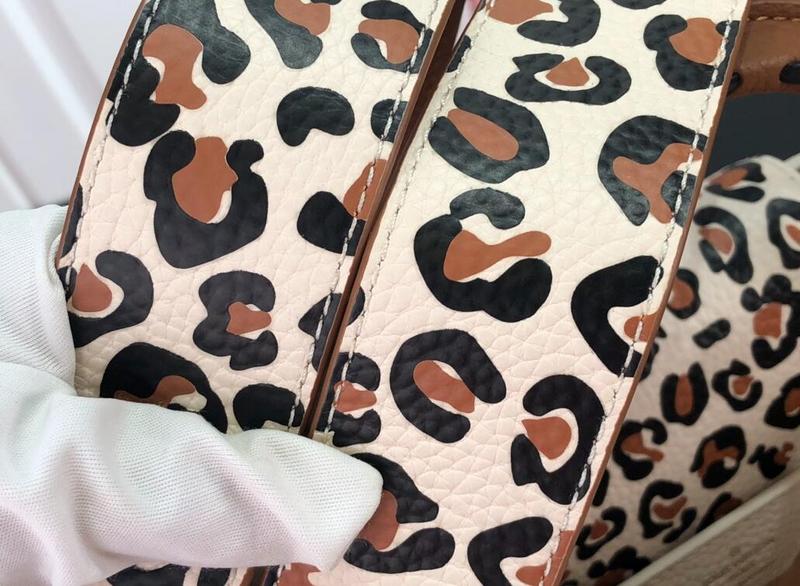 Luxe Touch Bags
- LTB Bags - 2169