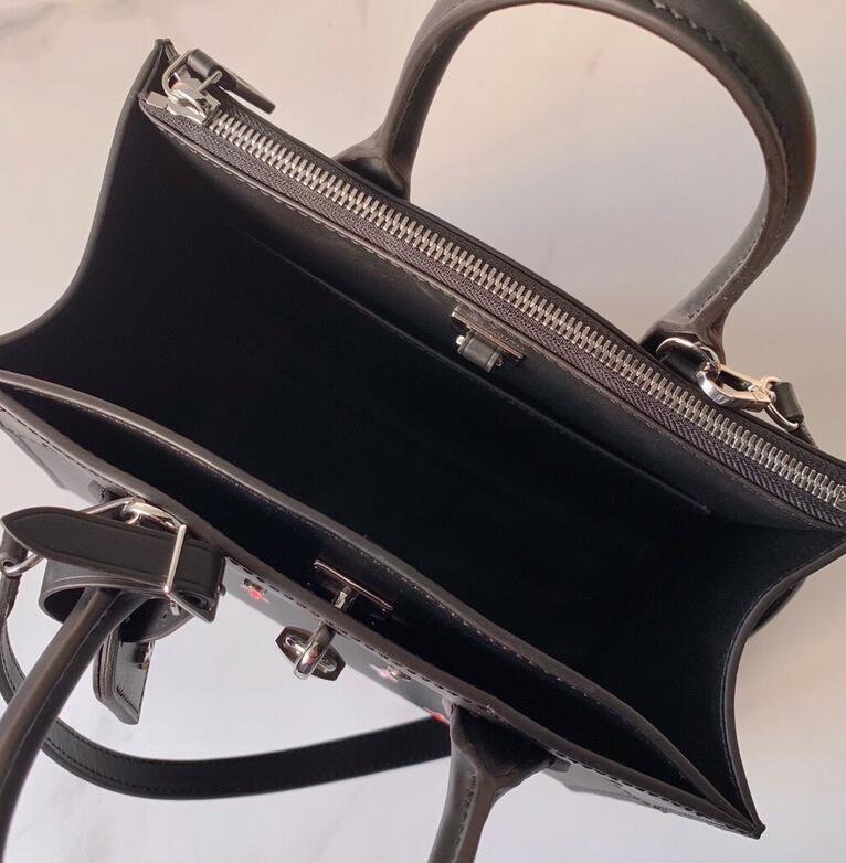 Luxe Touch Bags
- LTB Bags - 2944