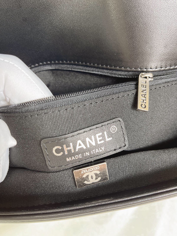 Luxe Touch Bags
- Bags - 3364