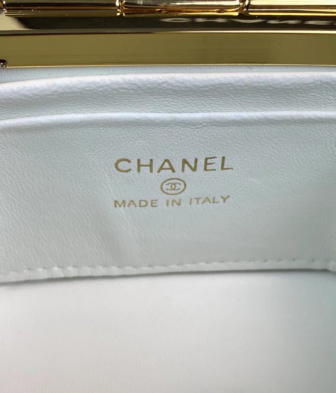 Luxe Touch Bags
- Bags - 3124