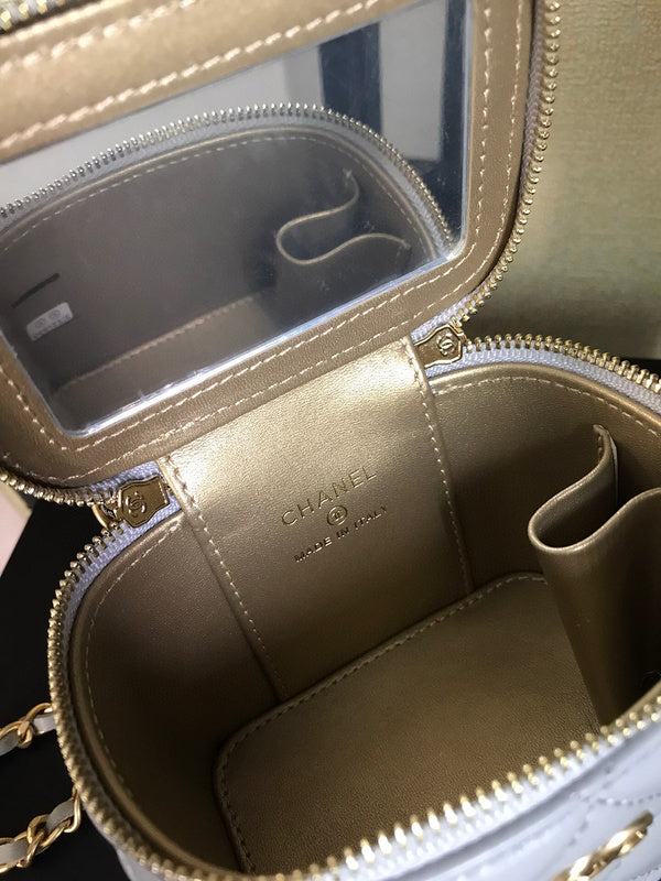 Luxe Touch Bags
- Bags - 3318