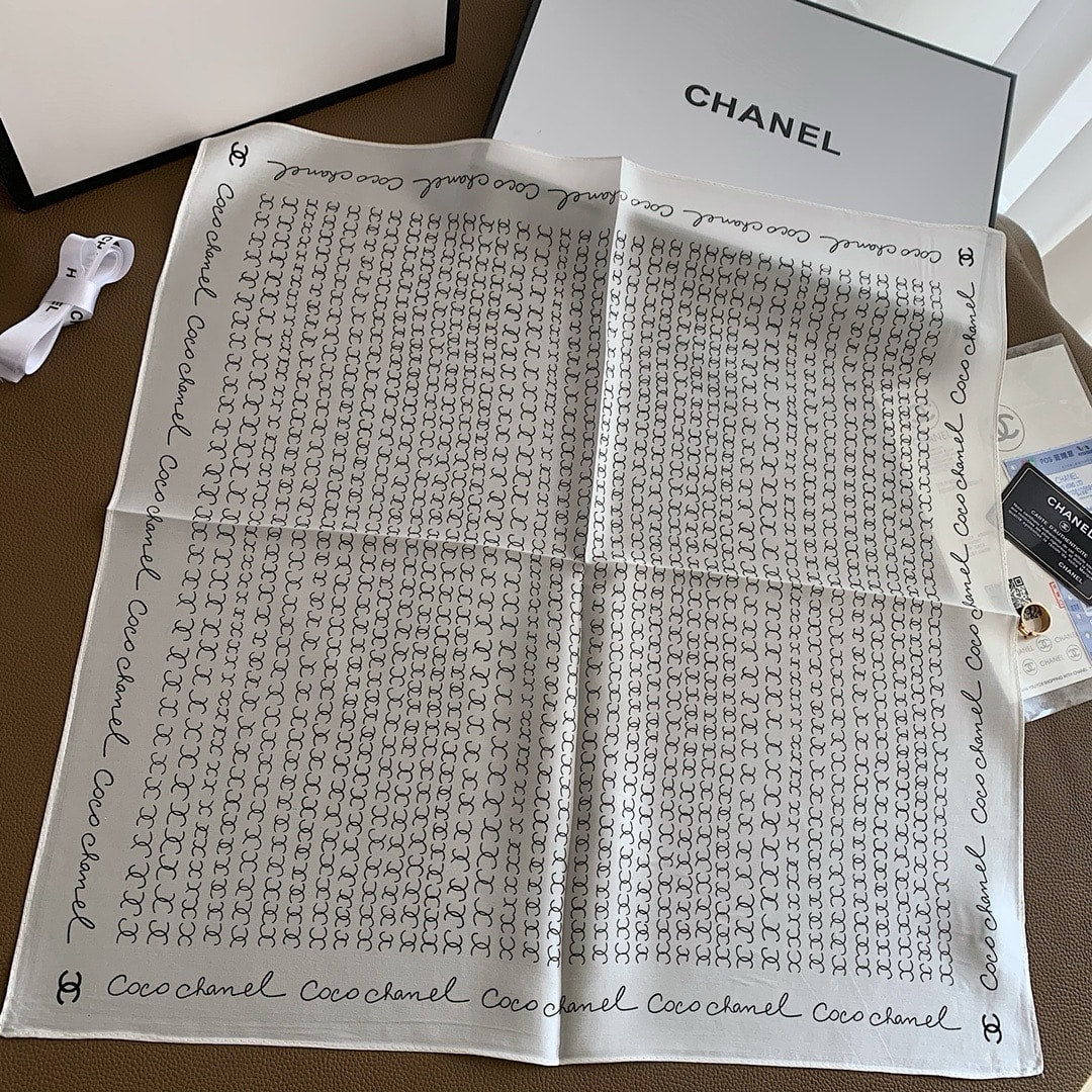 CC COCO SIGNATURE SILK SCARF IN WHITE 70CM