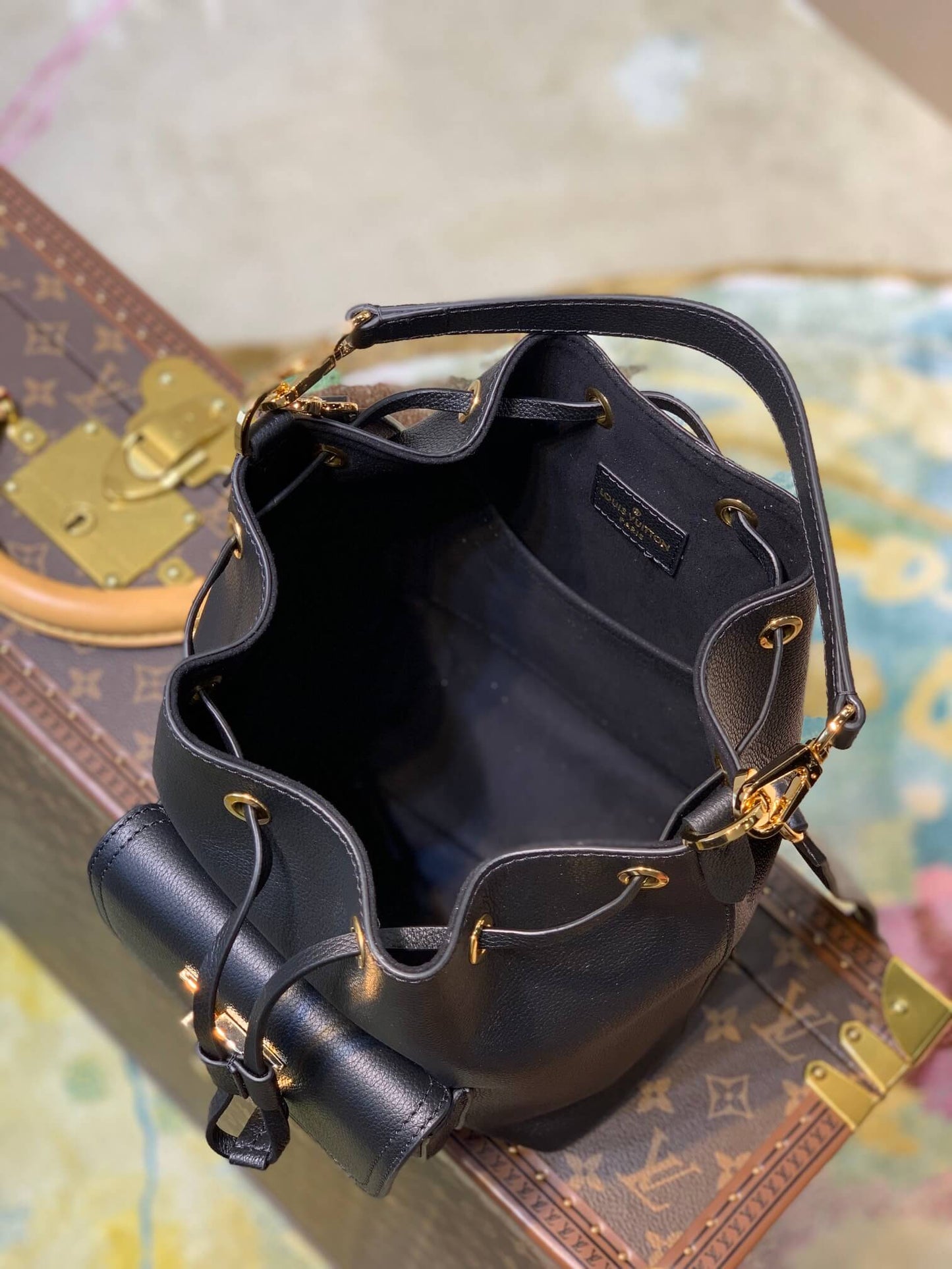 M57800 LOCKME BUCKET messenger bucket bag Handbag shoulder bag black Lambskin