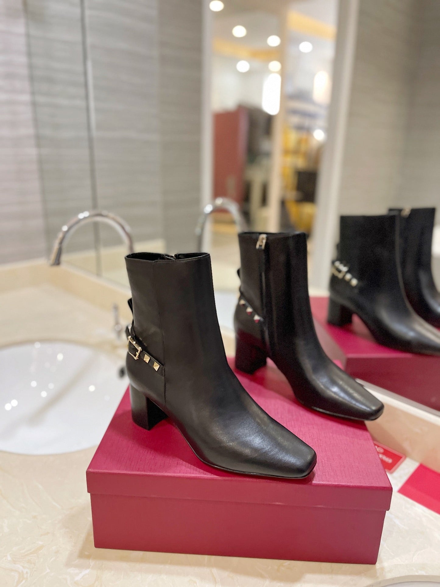 VL GARAVANI ROCKSTUD NAPPA ANKLE BOOT BLACK 1W2S0FH5NAP 0NO