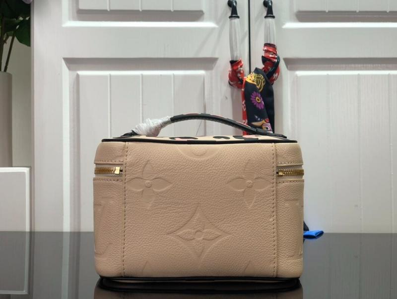 Luxe Touch Bags
- LTB Bags - 2197