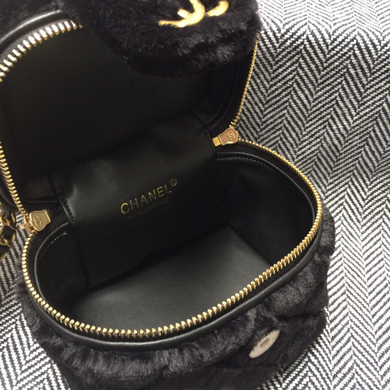Luxe Touch Bags
- Bags - 3406
