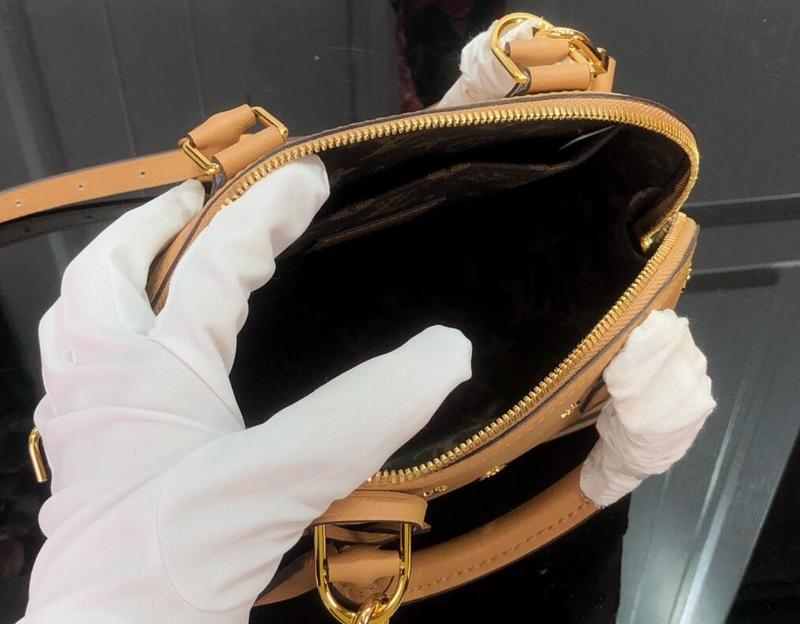 Luxe Touch Bags
- LTB Bags - 2343