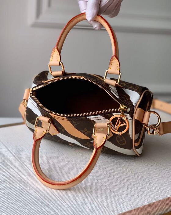 Luxe Touch Bags
- LTB Bags - 3062