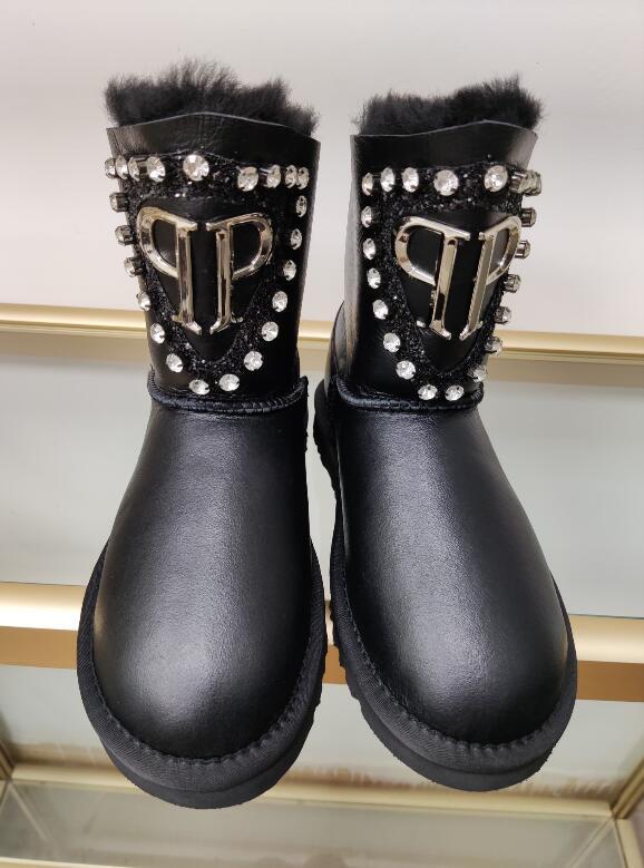 Luxe Touch Bags
- PHP Shoes - 086