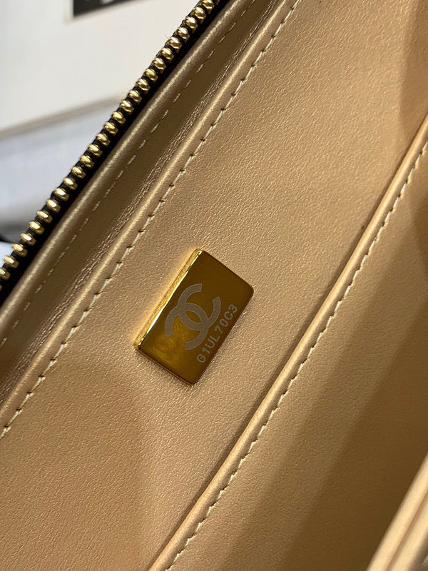 Luxe Touch Bags
- Bags - 3519