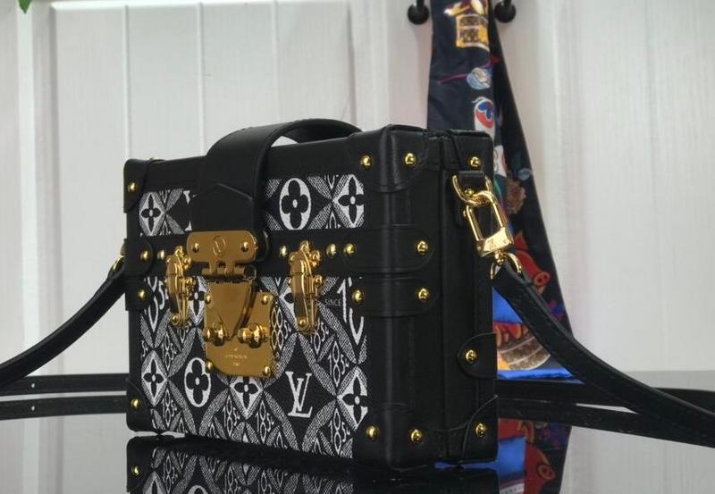 Luxe Touch Bags -   2729