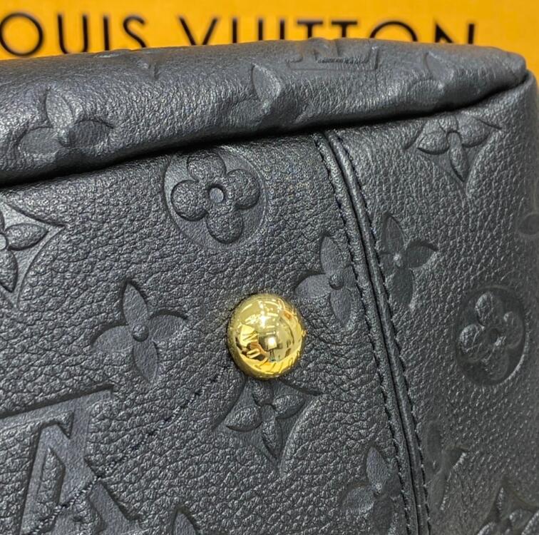 Luxe Touch Bags -   2466
