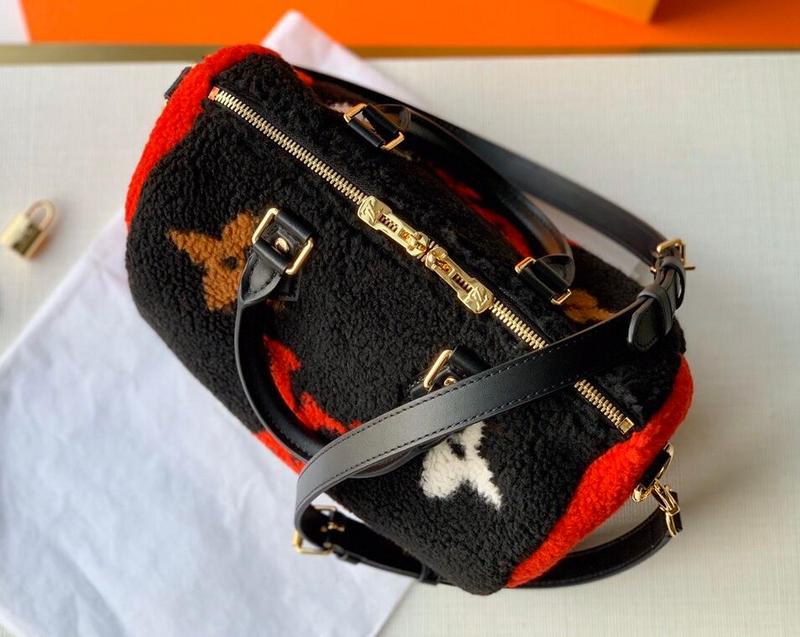 Luxe Touch Bags -   2994