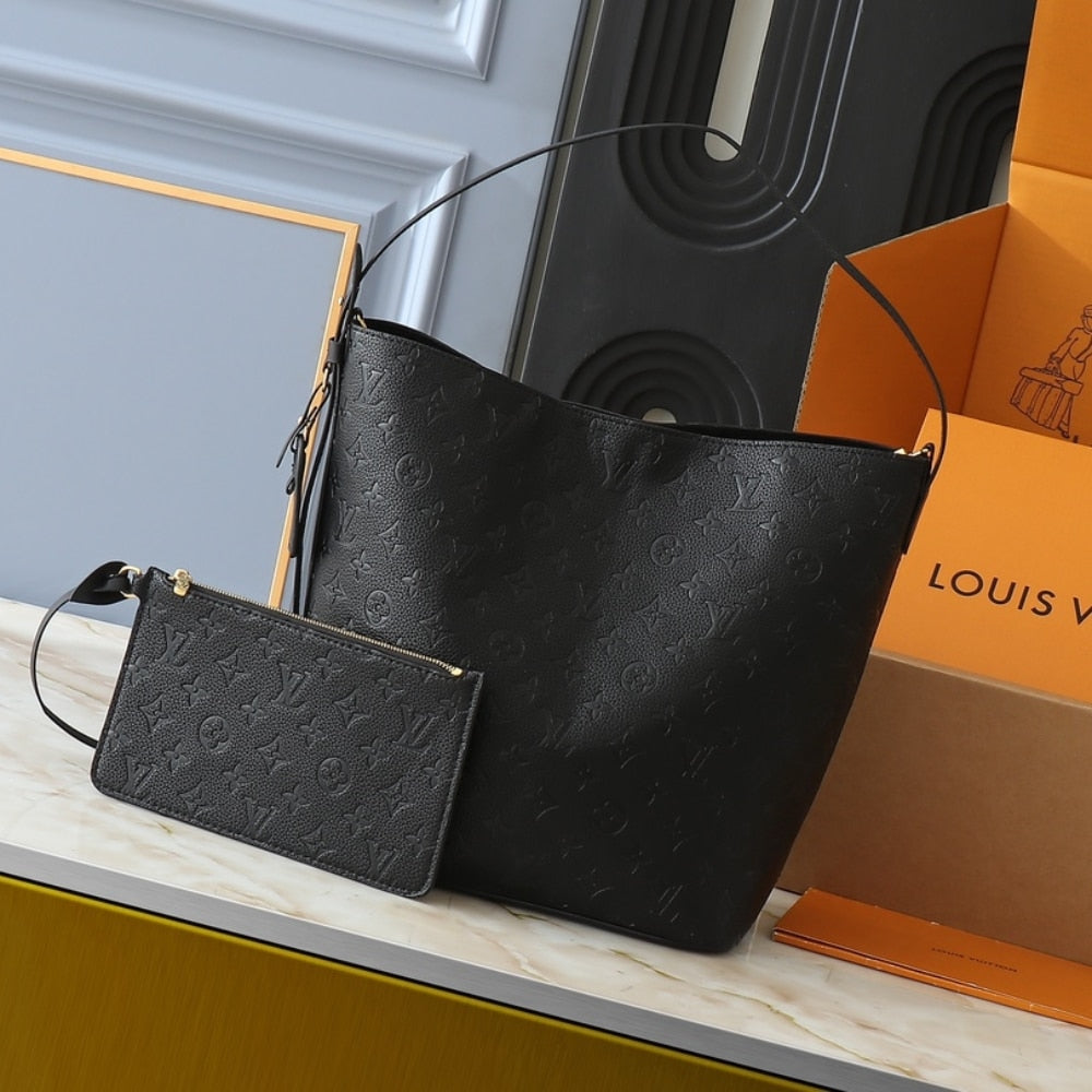 LV ALL IN GM BLACK 30CM M13044