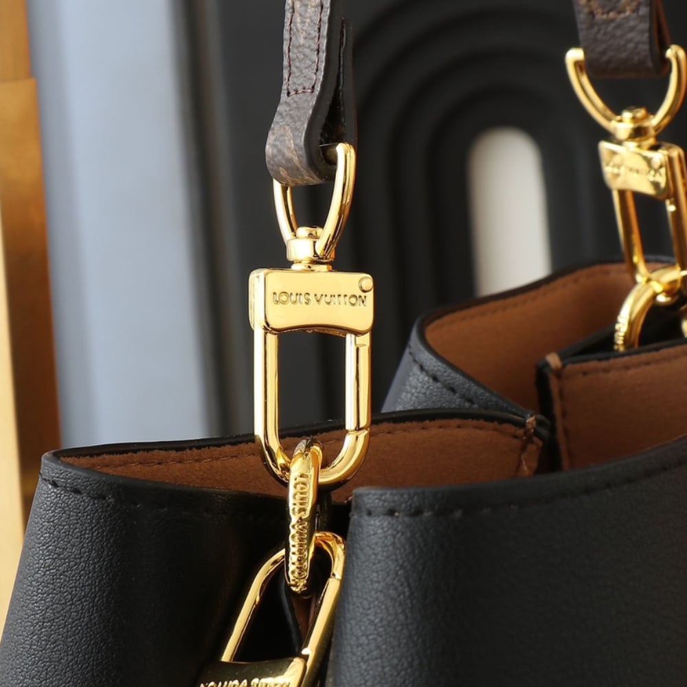 LV BLOOM PM BLACK 16CM M13843