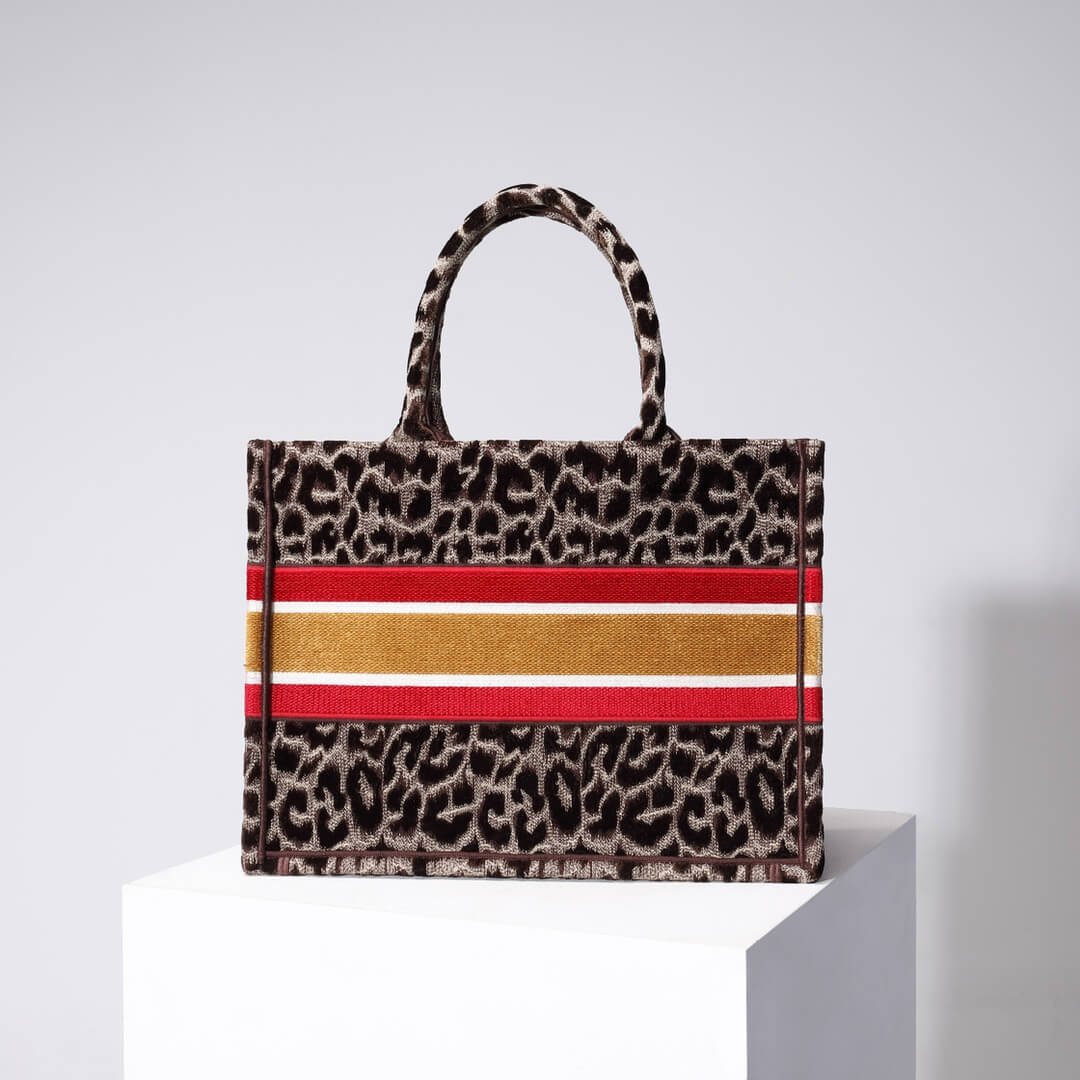 DIR1286 Book Tote BIG size 41.5cm 36.5cm Embroidery LOGO red Handbag Beige Mizza