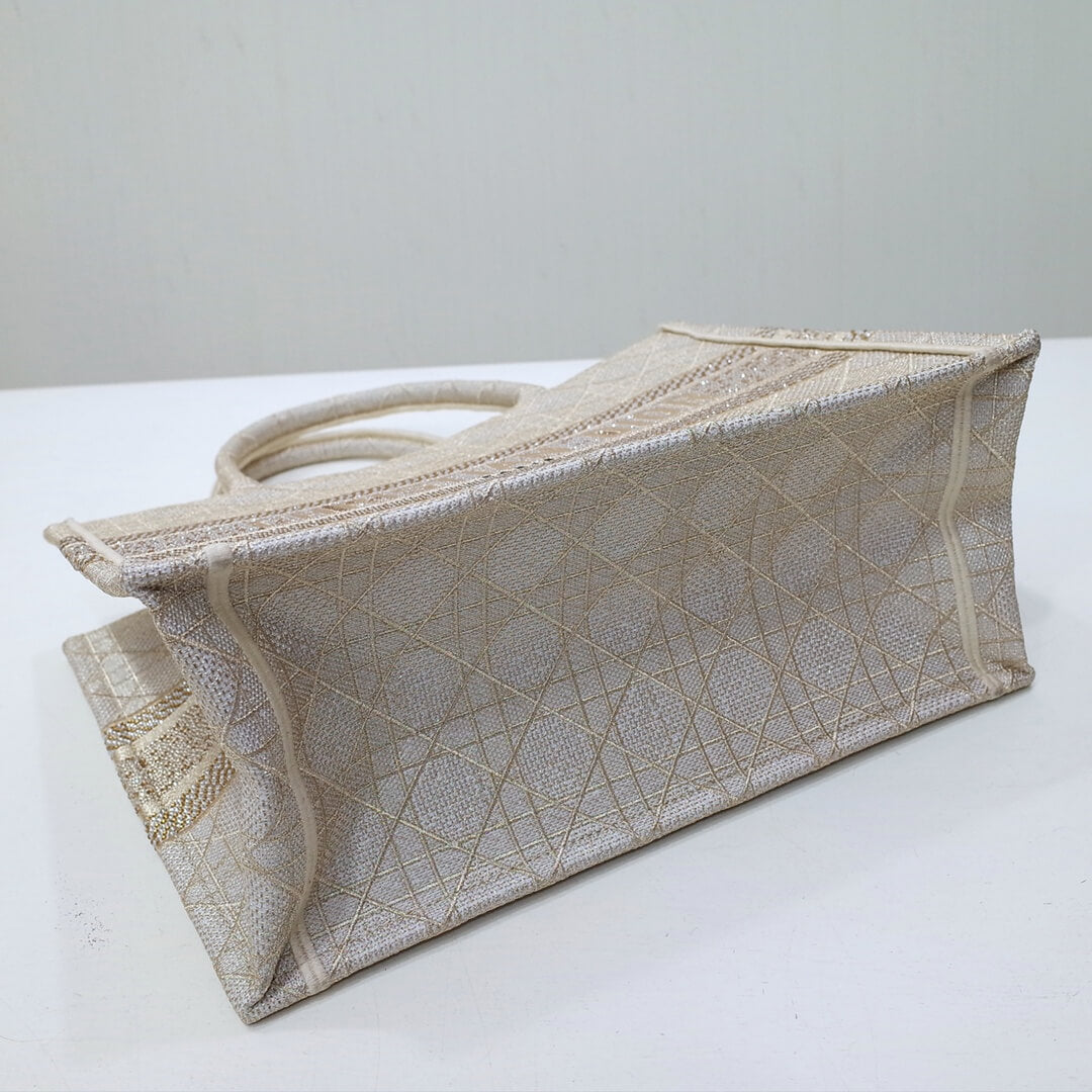 DIR1286 Book Tote BIG size 41.5cm 36.5cm Embroidery LOGO red Handbag Pearl White-1