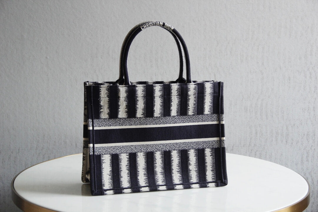 DIR1286 Book bag Tote Embroidery 36.5cm 41.5cm Handbag black and white
