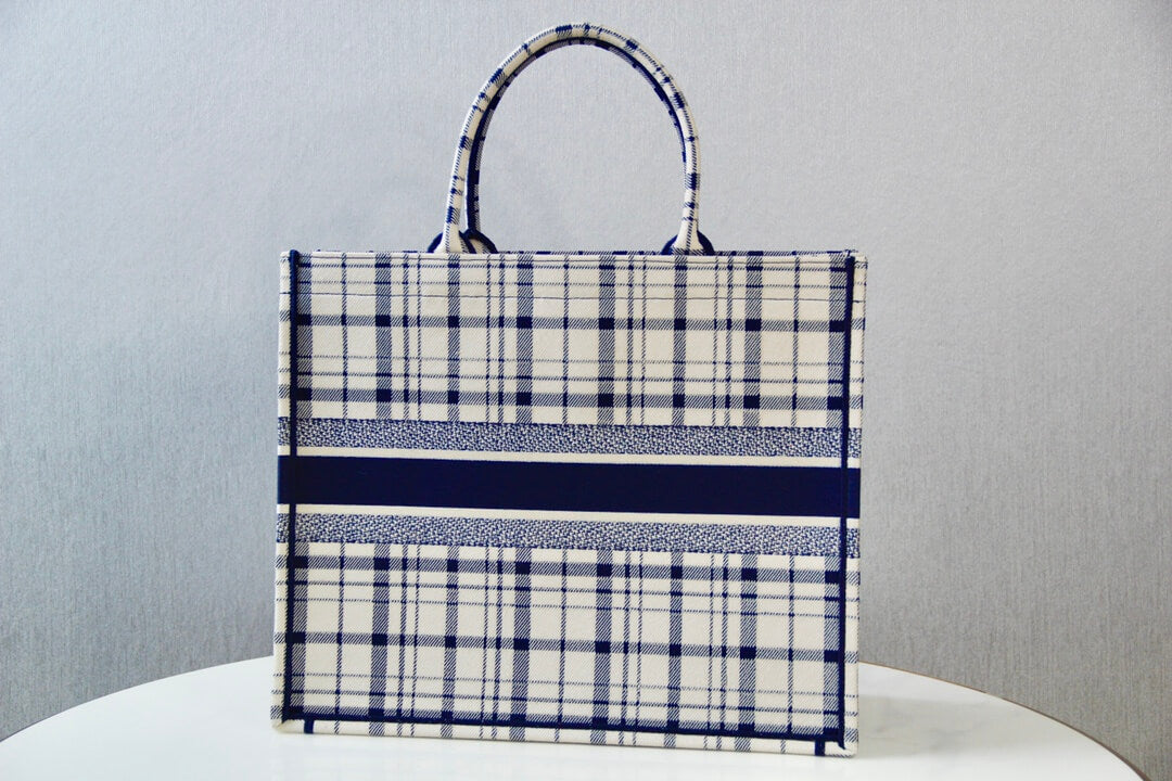 DIR1286 Book bag Tote Embroidery black and white 36.5cm 41.5cm Handbag