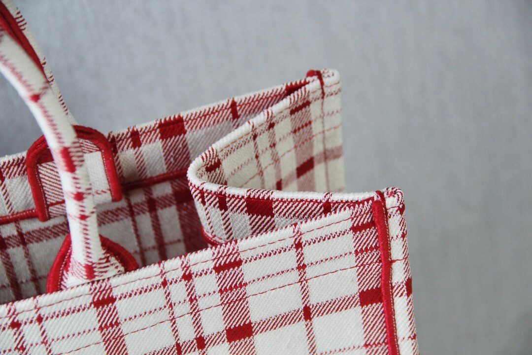 DIR1286 Book bag Tote Embroidery red white 36.5cm 41.5cm Handbag
