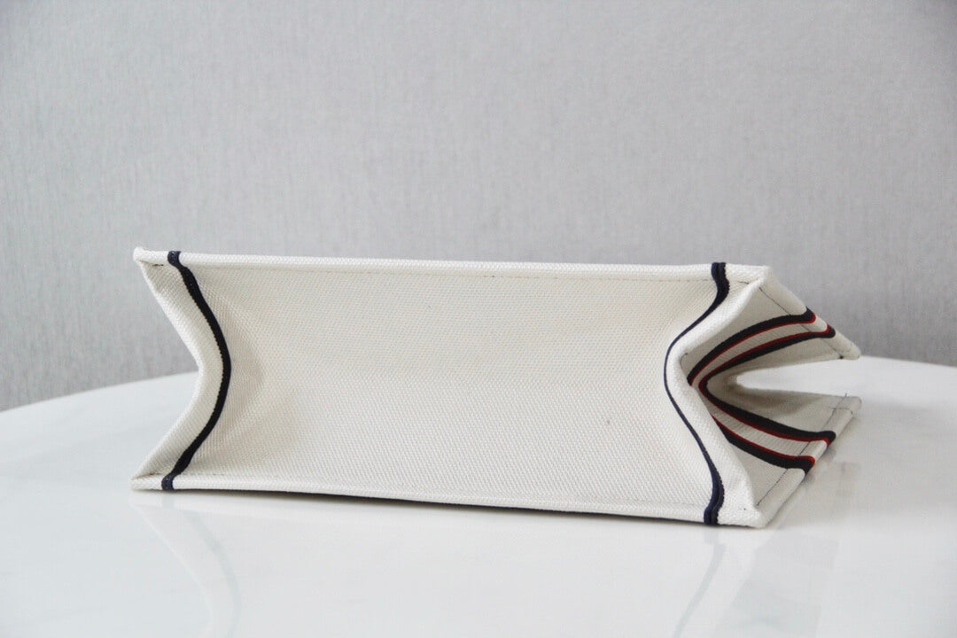 DIR1286 Book Tote DIRrAlps 36.5cm 41.5cm Oblique Embroidery white red-3