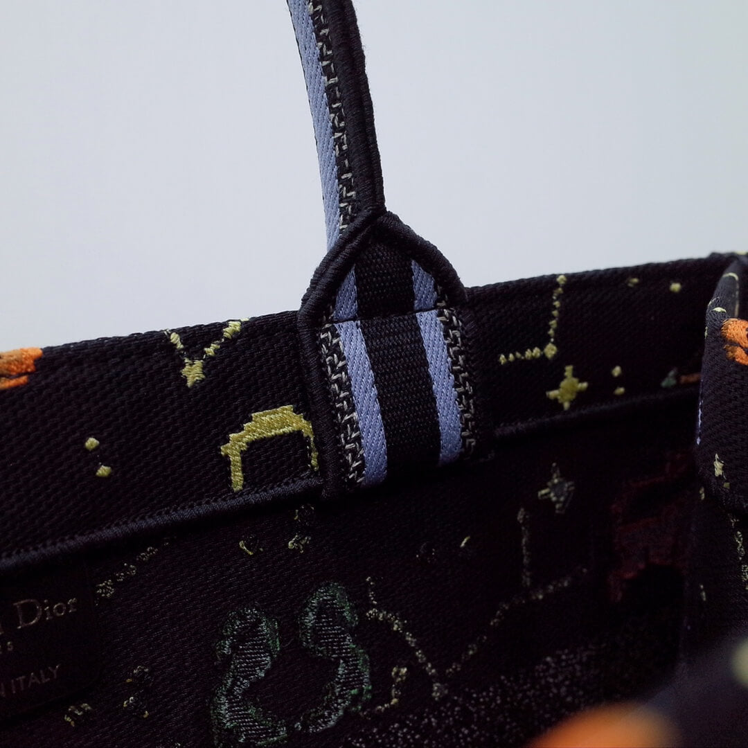 DIR1286 Medium Book Tote Constellation black red