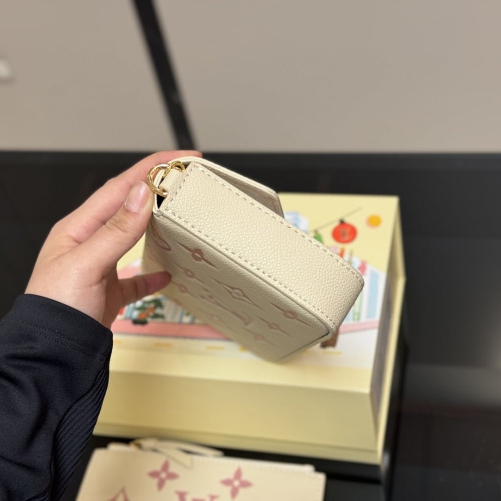 LV FÉLICIE POCHETTE BAG ROSE TRIANON 22CM M82047