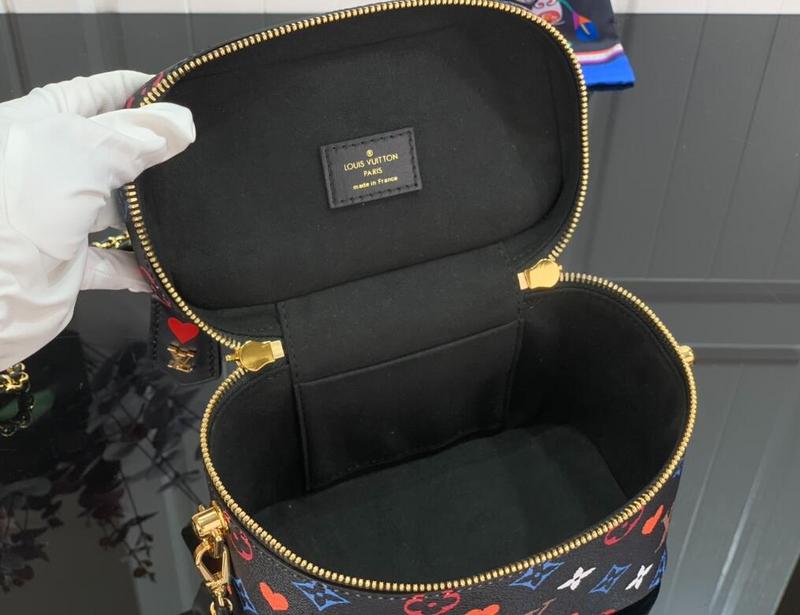 Luxe Touch Bags -   2649