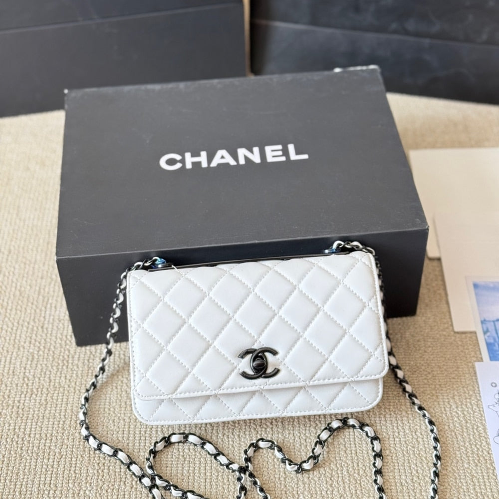 CC WALLET ON CHAIN WHITE LAMBSKIN 19CM