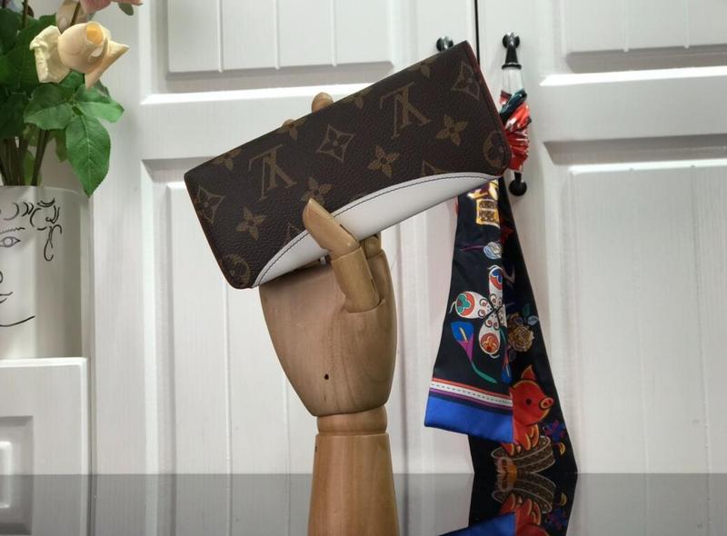 Luxe Touch Bags -   2657