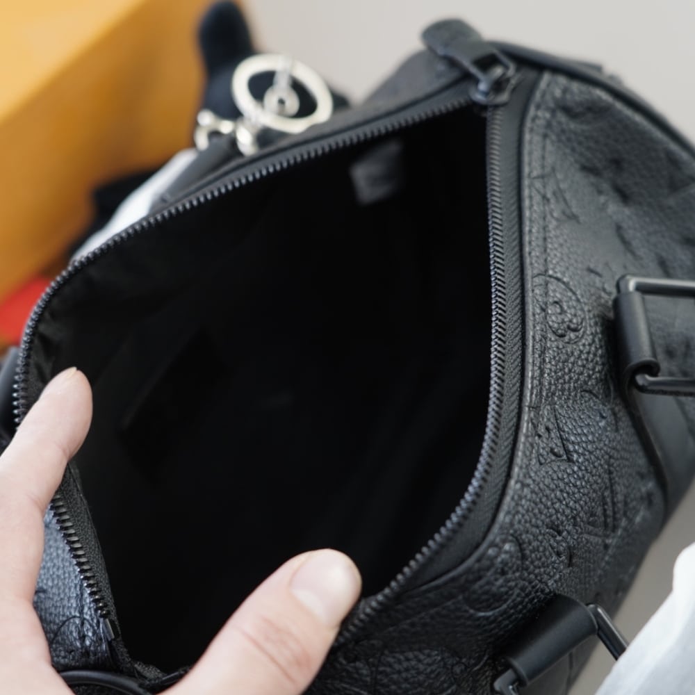 LV KEEPALL BANDOULIÈRE 25 MONOGRAM TAURILLON BLACK 24CM M20900