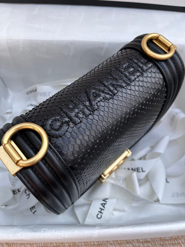 Luxe Touch Bags 

 -  Bags - 3420