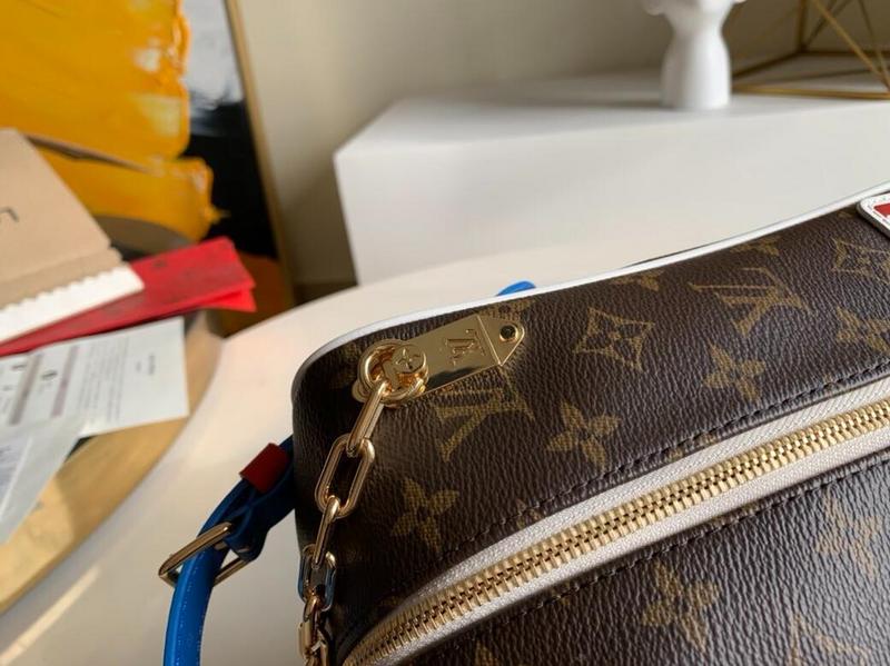 Luxe Touch Bags -   2627