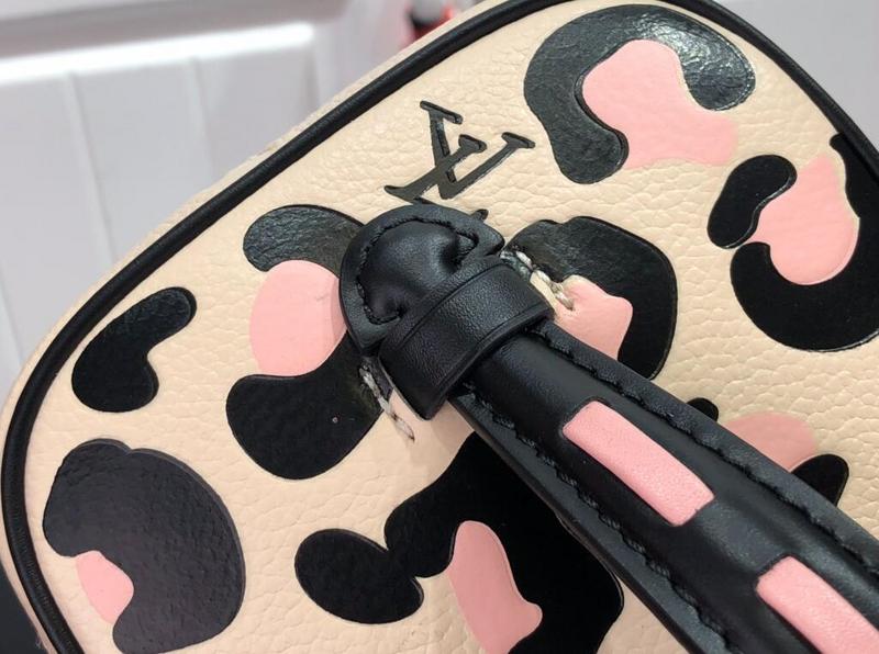 Luxe Touch Bags -   2197