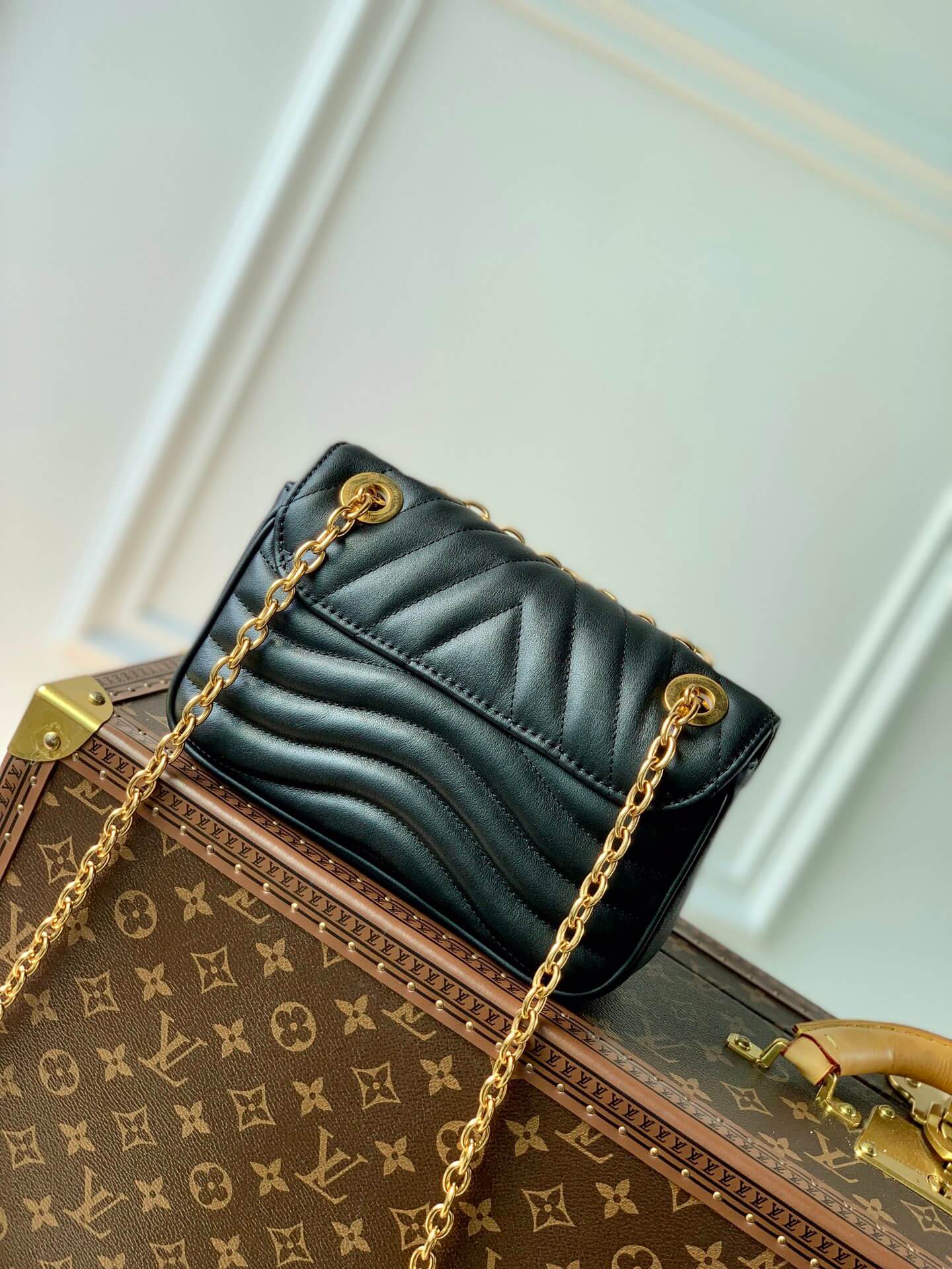 M20687 New Wave black 21cm COWHIDE REAL LEATHER