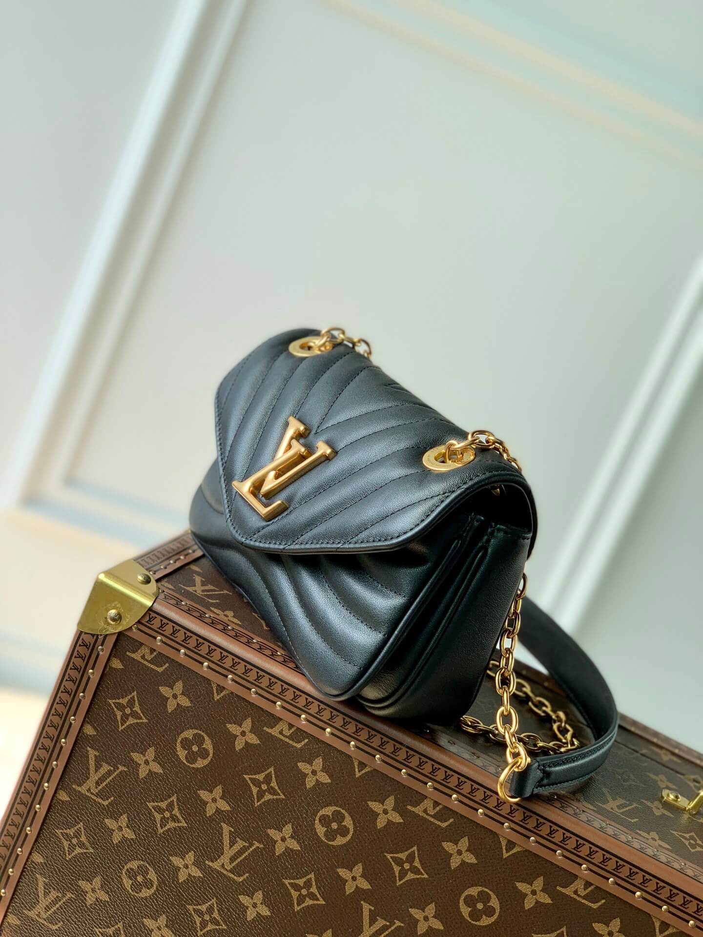 M20687 New Wave black 21cm COWHIDE REAL LEATHER