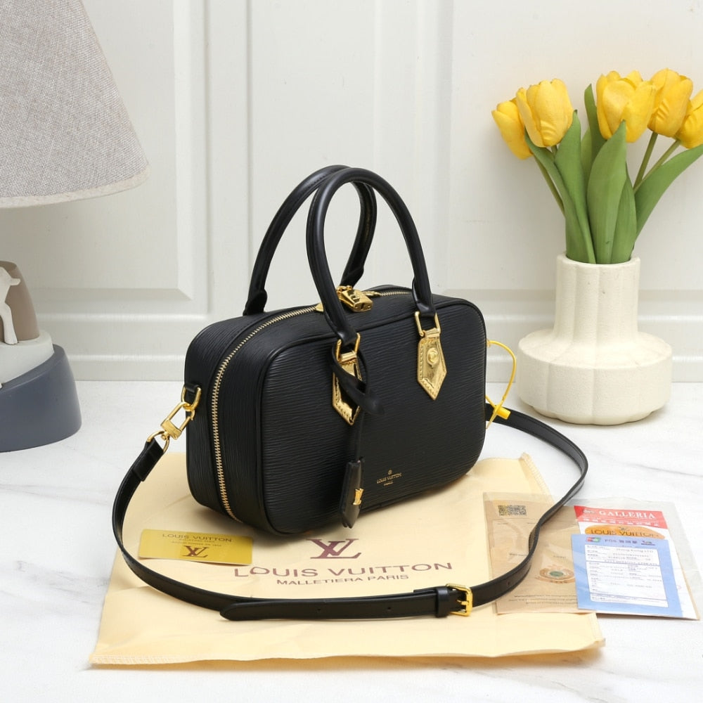 LV VOLTAIRE BLACK 26CM M12009