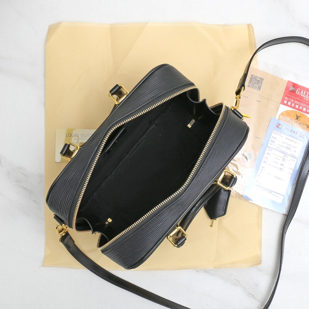 LV VOLTAIRE BLACK 26CM M12009