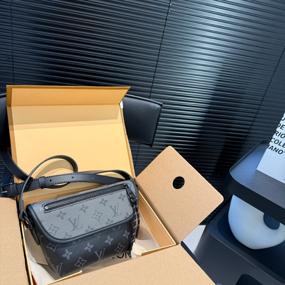 LV PULSE WEARABLE WALLET MONOGRAM ECLIPSE CANVAS 15CM M12806
