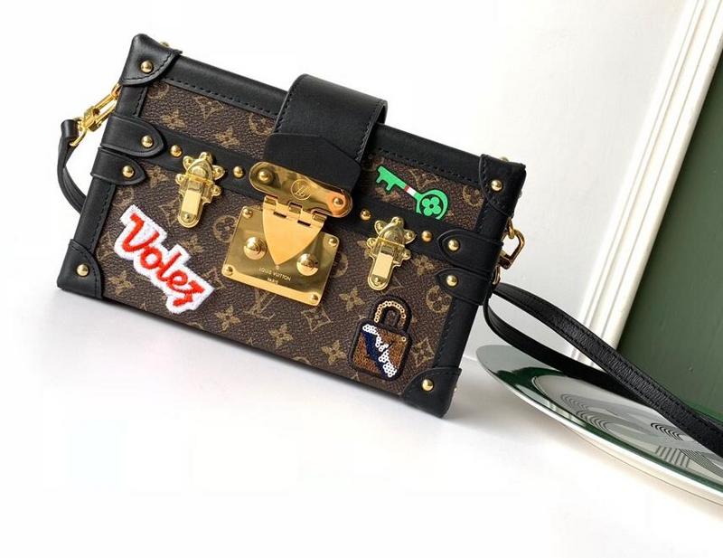 Luxe Touch Bags -   2991