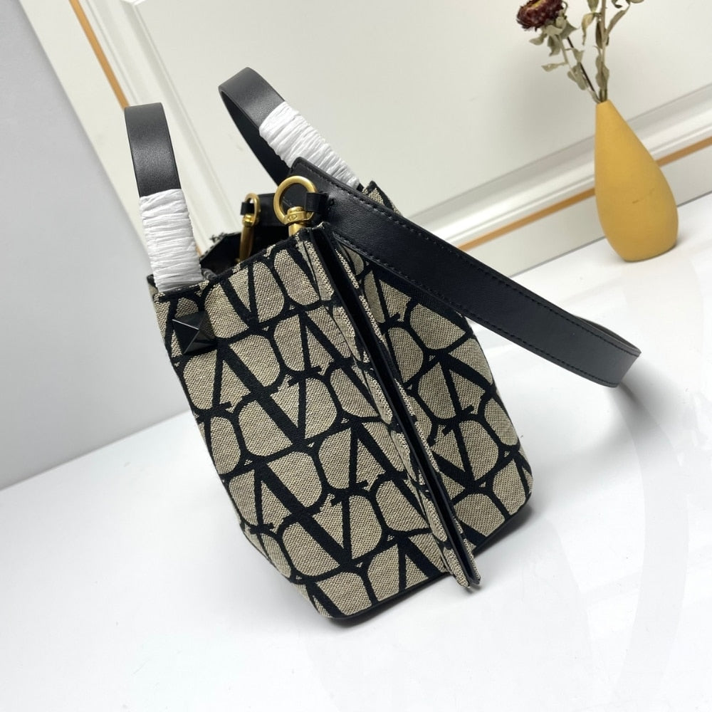 VO GARAVANI MEDIUM TOILE ICONOGRAPHE HANDBAG BLACK 25CM