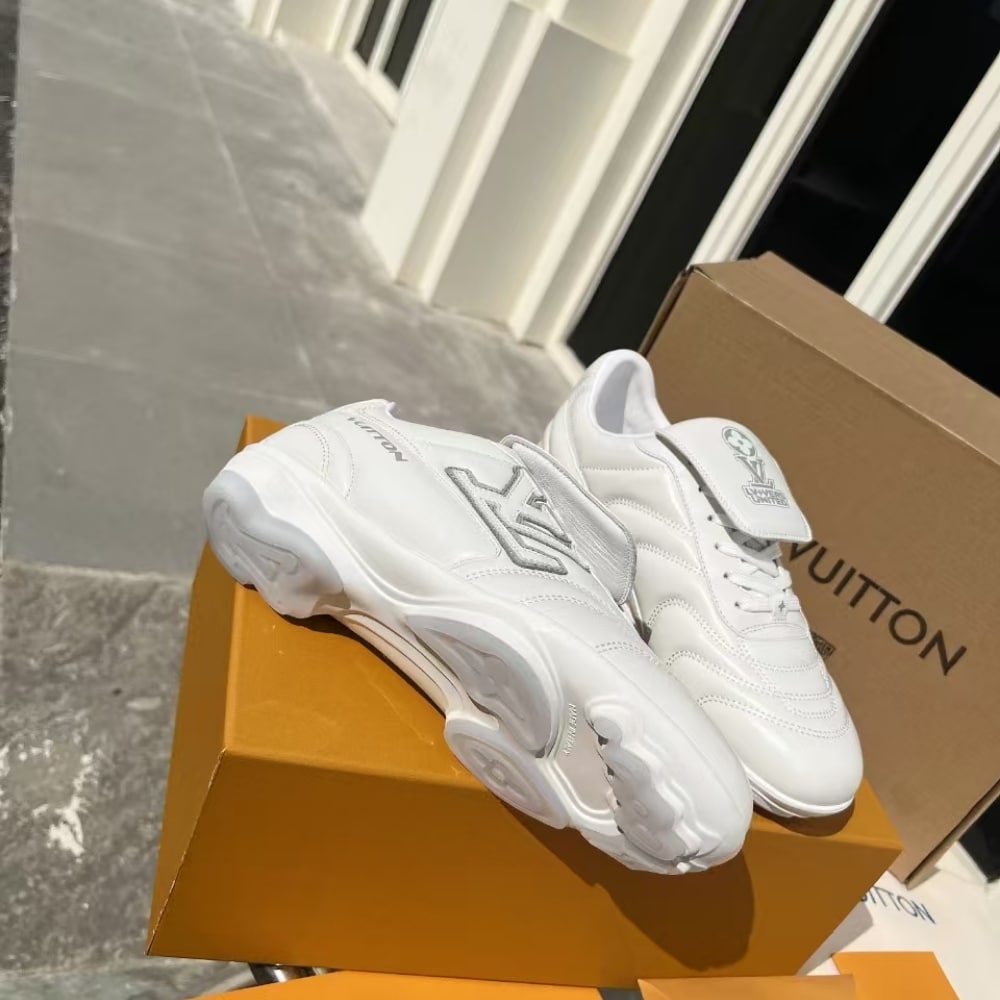 LV FOOTPRINT SOCCER SNEAKER WHITE 1AHDOI
