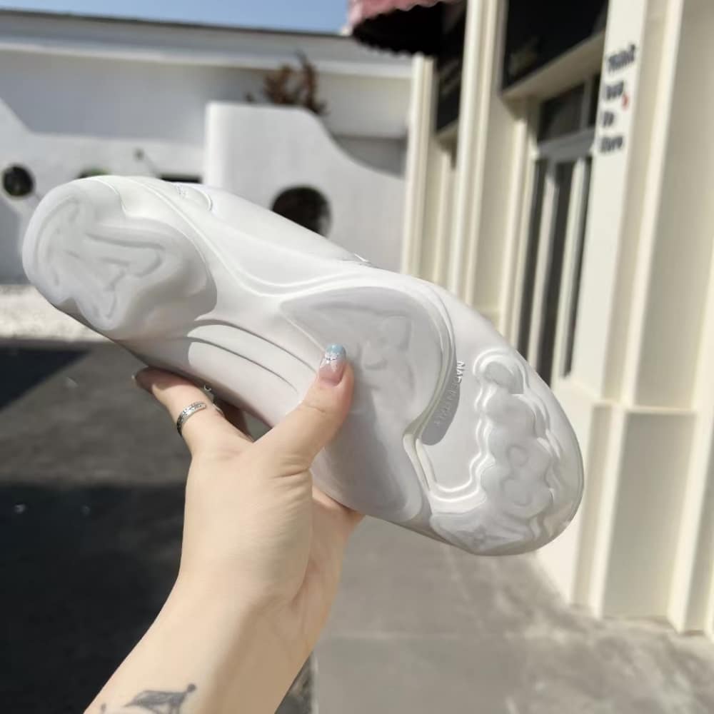 LV FOOTPRINT SOCCER SNEAKER WHITE 1AHDOI
