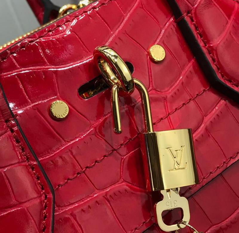 Luxe Touch Bags -   2673