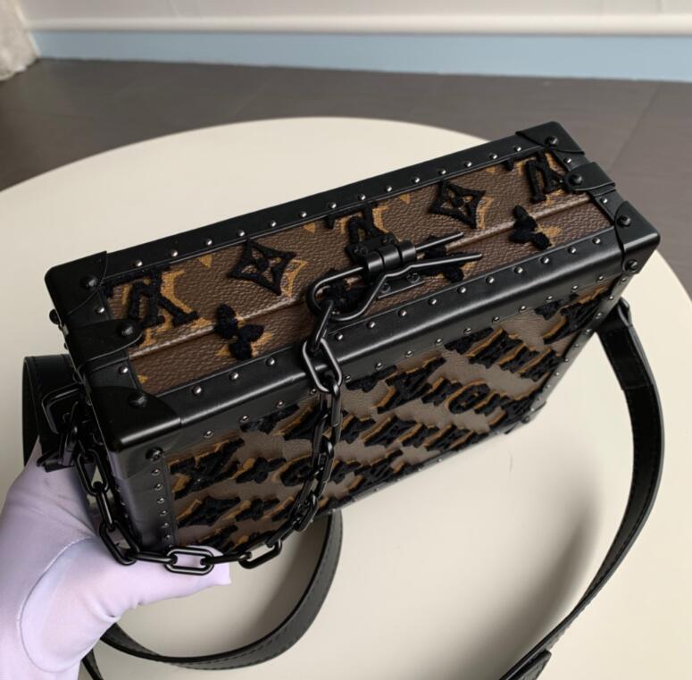 Luxe Touch Bags -   2492