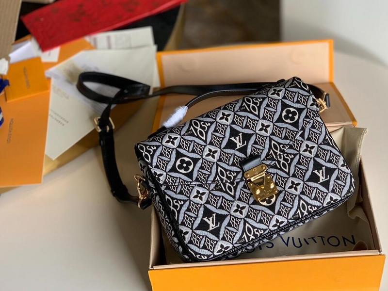 Luxe Touch Bags -   2609